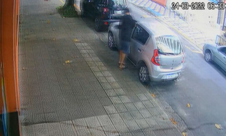 Carro é furtado em via movimentada de Guarujá e em plena luz do dia