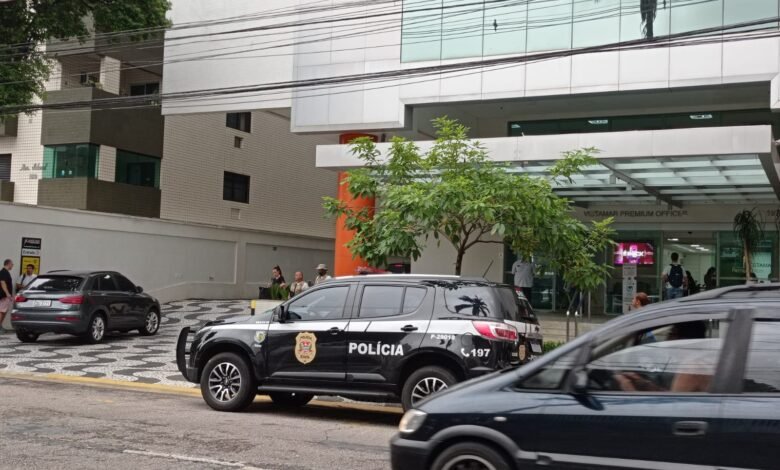 Policiais do DEIC e GOE fazem operação contra lavagem de dinheiro na Baixada Santista