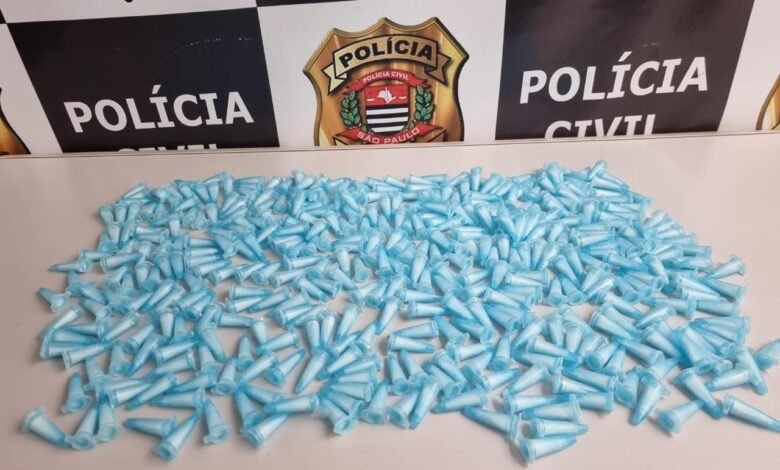 Mulher é presa acusada de tráfico de drogas em Peruíbe