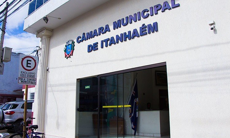 Mulher sofre agressões ao ser impedida de gravar sessão da Câmara de Itanhaém