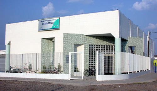 Mulher comete racismo contra uma jovem dentro de unidade de saúde e vai presa