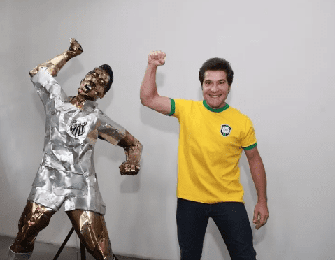 Prefeitura de Santos é processada por uso indevido de estátua de Pelé