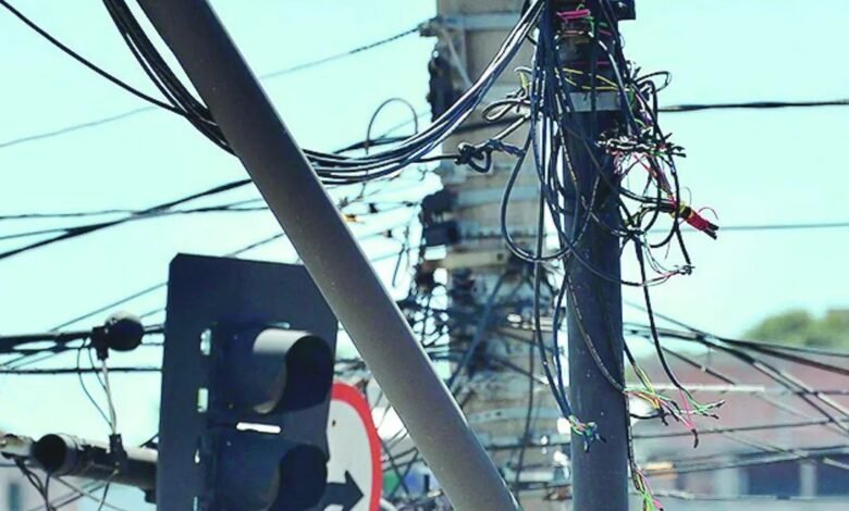 Furto de cabos de energia deixam população de Guarujá às escuras