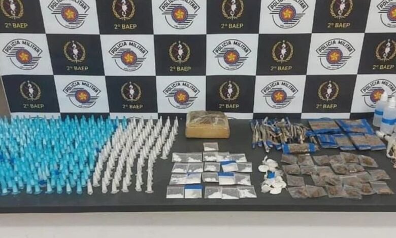Cão faro ajuda Polícia a encontrar drogas em Santos