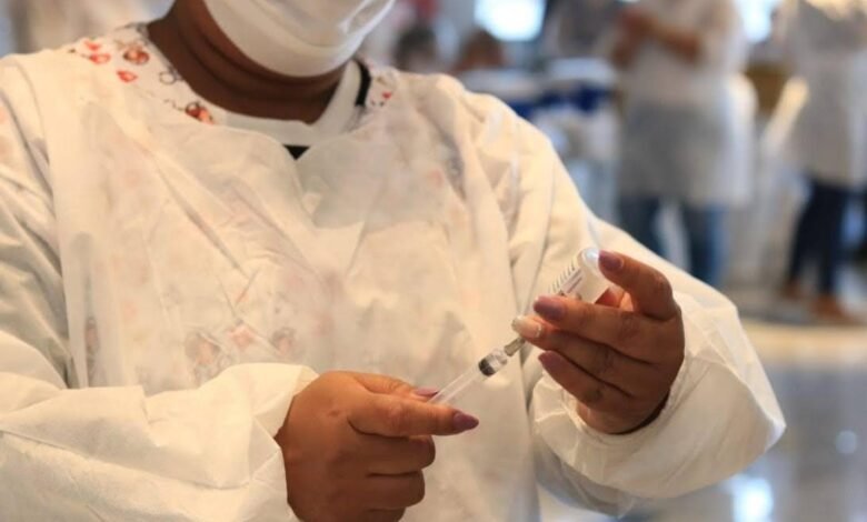 Mais de 2,3 mil pessoas acamadas são vacinadas em Santos