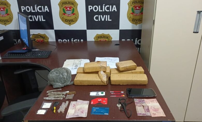 Tio e sobrinho são presos por tráfico de drogas em Itanhaém