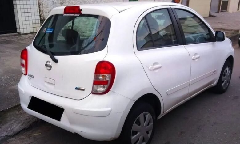 VÍDEO - Bandidos roubam carro e fogem após baterem com o veículo em São Vicente