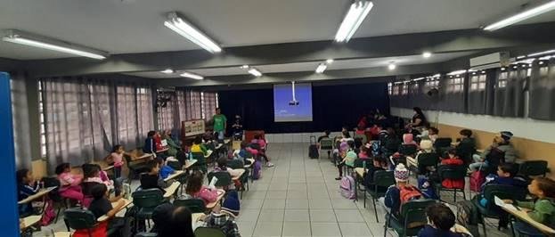 Alunos recebem aula de segurança da Elektro em Guarujá