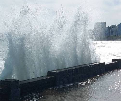 VÍDEO - Litoral de São Paulo sofre com ressacas em diversas cidades