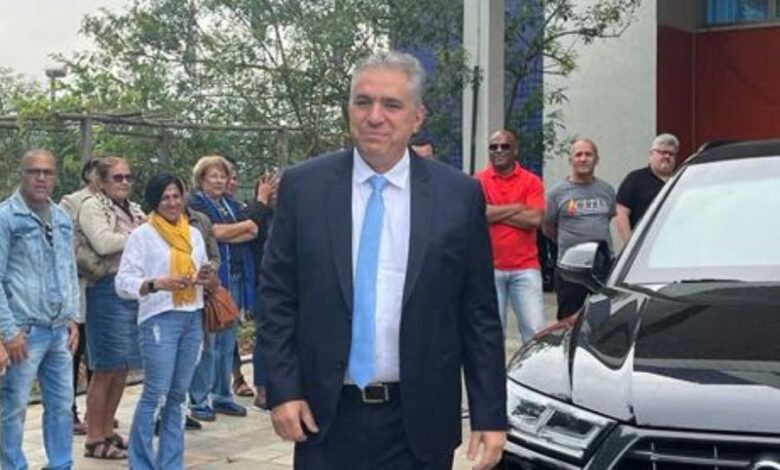 Válter Suman reassume a PRefeitura de Guarujá após três meses afastado