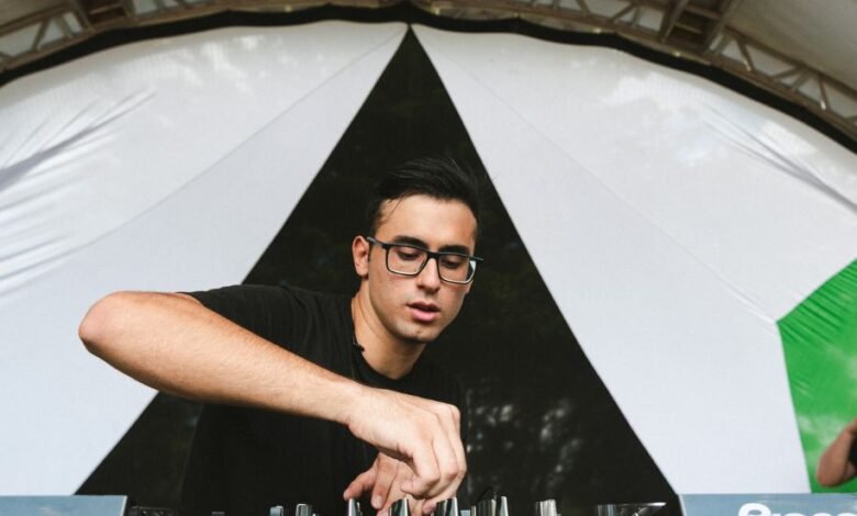 Com mais de 2 milhões de reproduções nas plataformas, músico de São Vicente faz sucesso em festivais pelo Brasil