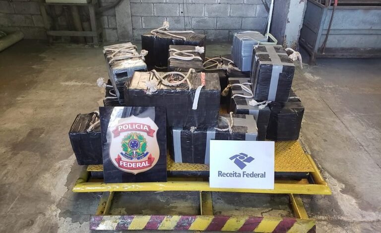 Ação da Polícia Federal e Receita Federal é realizada no Porto de Santos