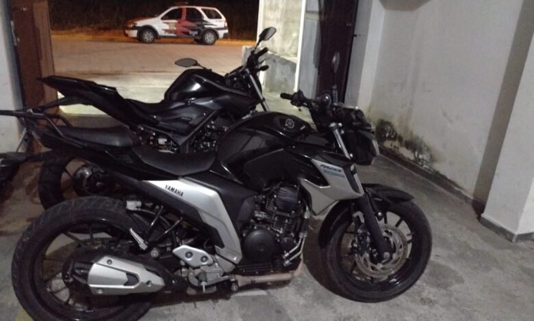 Dupla é presa furtando moto importada em Itanhaém