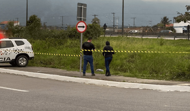 Polícia ouve mulher suspeita de jogar bebê em canal, que diz que sofreu aborto espontâneo