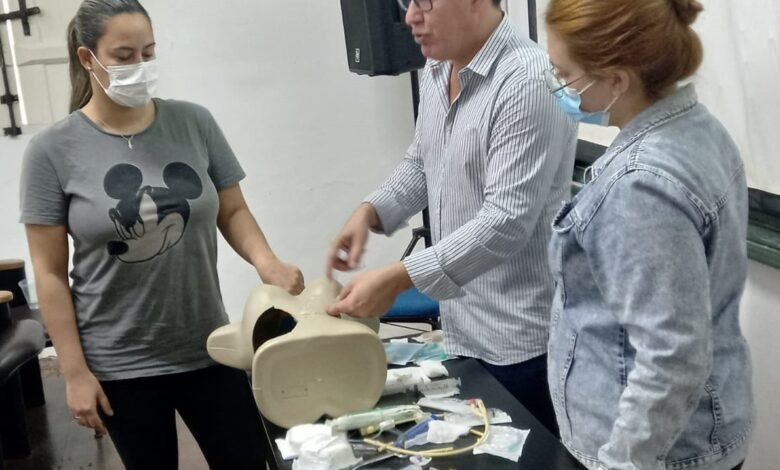 Prefeitura capacita enfermeiros para troca, cuidados e manejos da gastrostomia