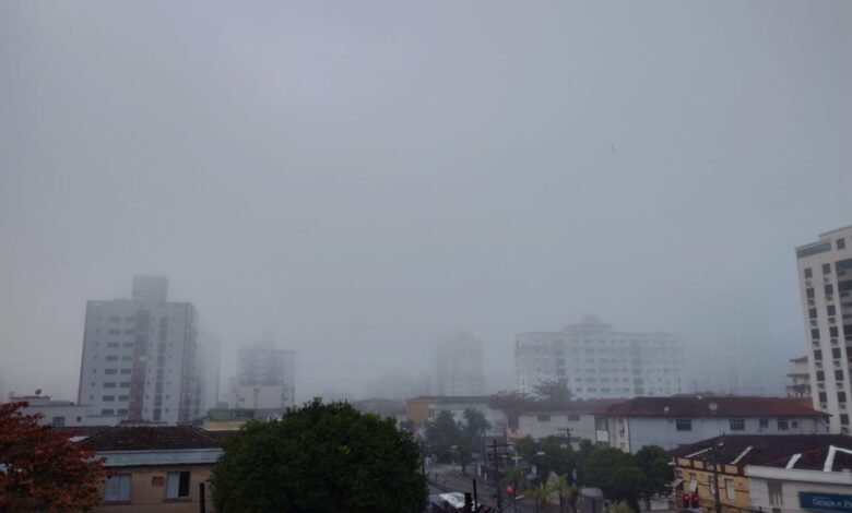 Santos é tomada pelo nevoeiro e fecha travessias e o Porto