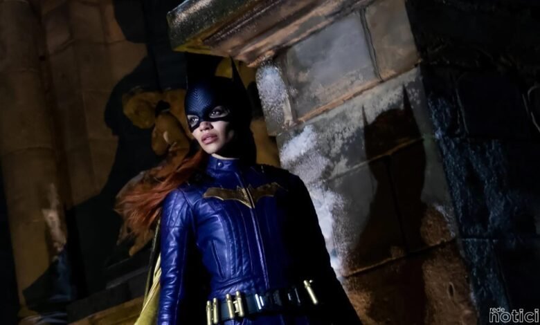 Warner Bros. cancela filme de "Batgirl" e gera prejuízo de R$90 milhões