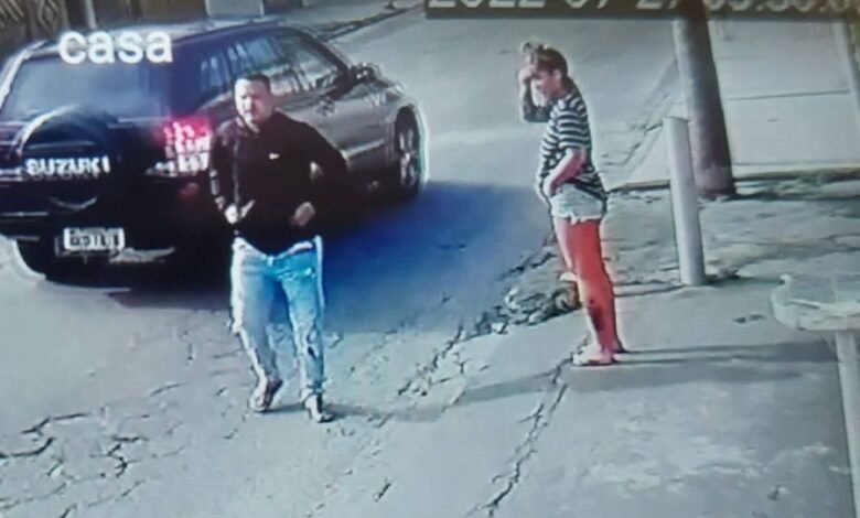VÍDEO - Casal de bandidos rouba idoso e leva R$ 1 mil em Mongaguá