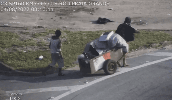 Dupla furta estrutura de proteção na Rodovia dos Imigrantes