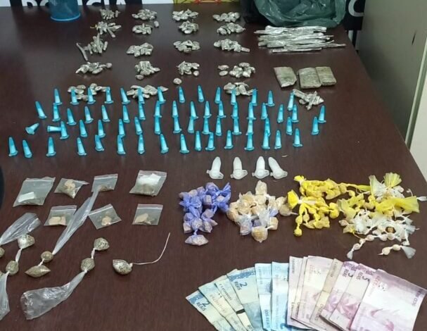 Dupla é presa em flagrante por tráfico de drogas em Peruíbe