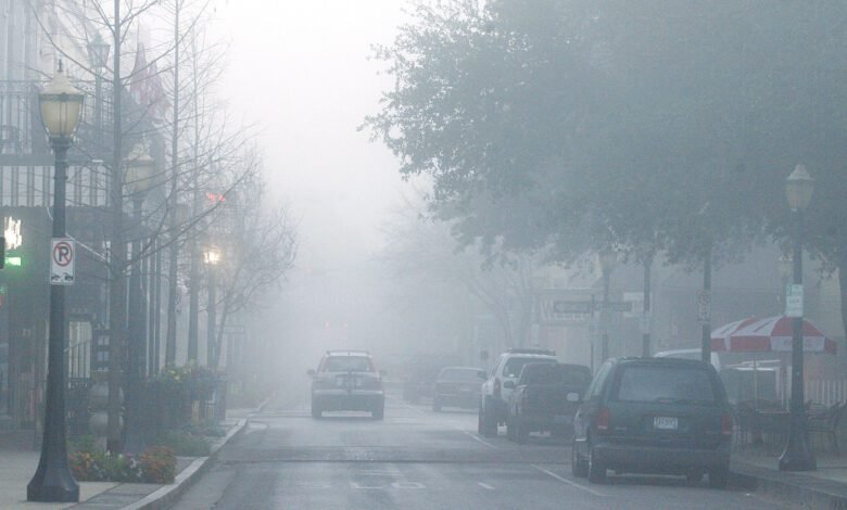 Uma frente fria provocará queda significativa de temperatura na Baixada Santista entre hoje (23) e domingo (25). Segundo a Defesa Civil do Estado, as cidades da região poderão enfrentar mínimas de 13ºC e ventos fortes de até 75km/h.
