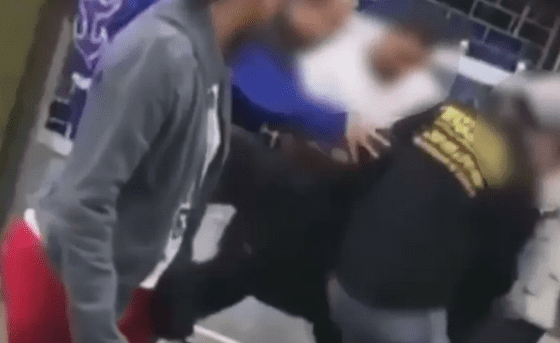 Homem é espancado após tentar assaltar e matar mulher no Litoral