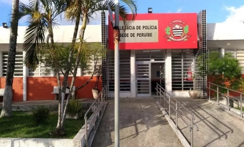 Dupla que furtou estabelecimento comercial em Peruíbe é presa