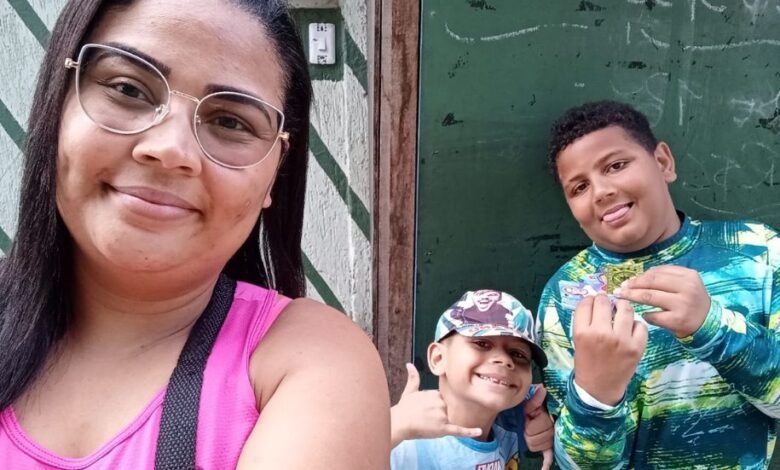 Criança reencontra mãe com ajuda da GCM na Praça 22 de Janeiro, em São Vicente