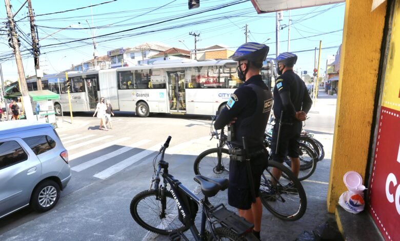 Operação reforça segurança no comércio de Vicente de Carvalho