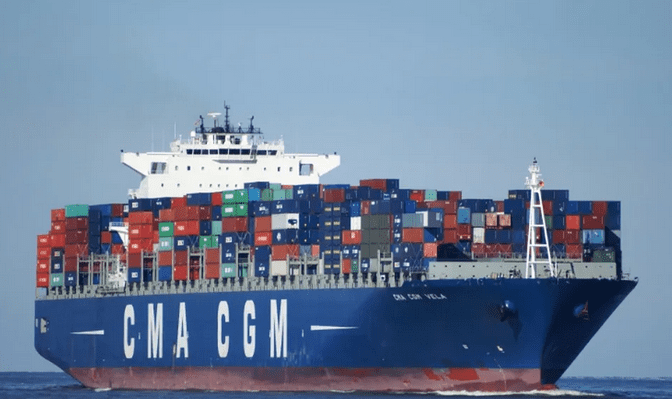Maior navio da história vai deixar o Porto de Santos nesta quarta