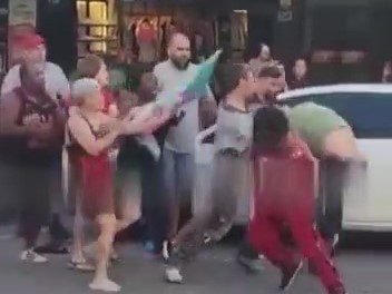 VÍDEO - Apoiadores de Jair Bolsonaro e Lula criam briga generalizada no litoral de SP