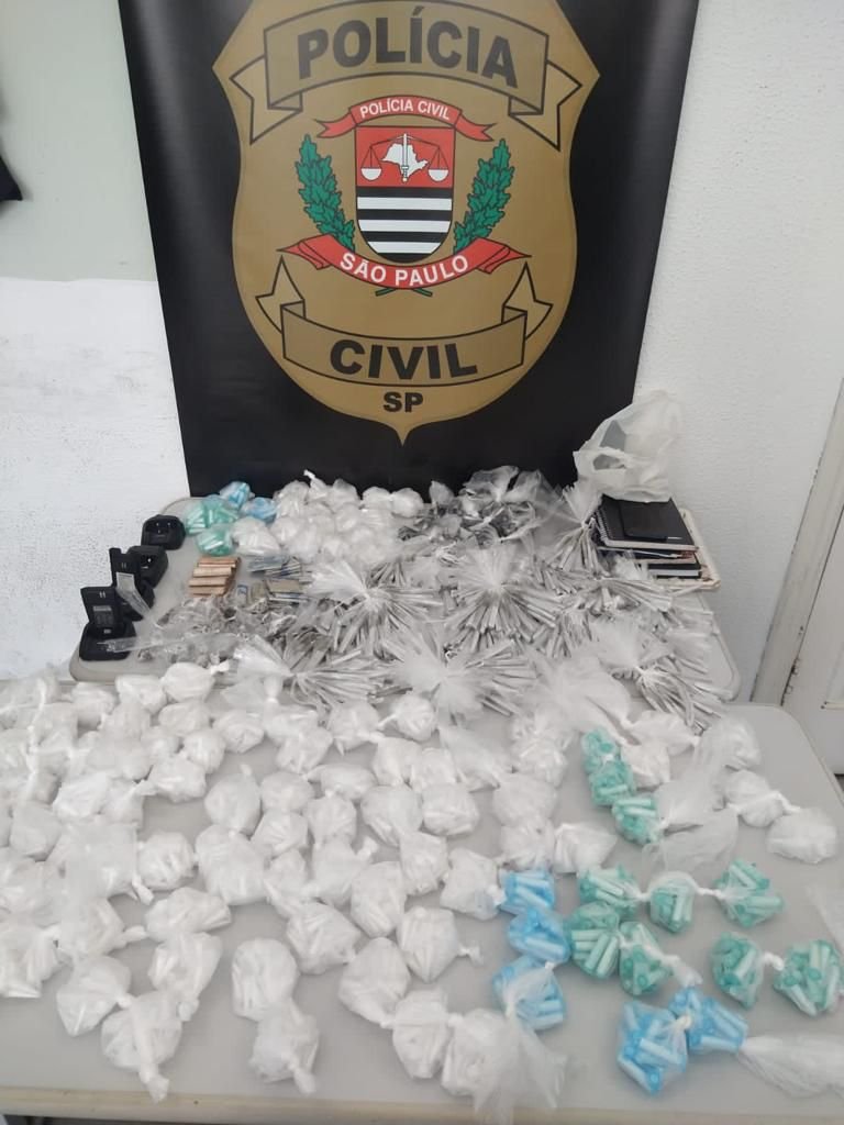 Um traficante que estava foragido foi preso em Santos policiais do 1º Distrito Policial na manhã desta quarta-feira (5) no centro da cidade.