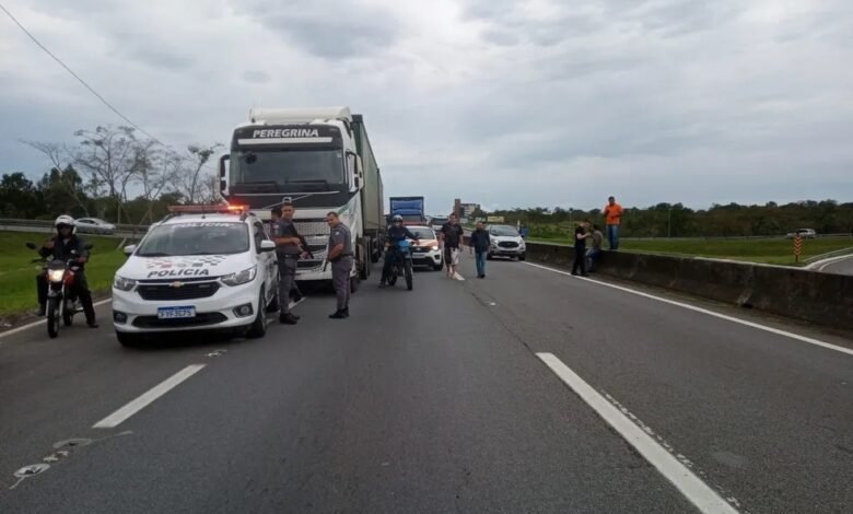 VÍDEO - Bloqueios de caminhoneiros afetam também estradas do Litoral Paulista