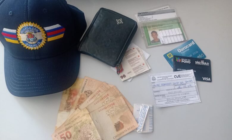 Guarda Municipal de Guarujá localiza dono de documentos perdidos