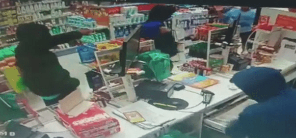 Quadrilha de adolescentes rouba farmácia em menos de 30 segundos