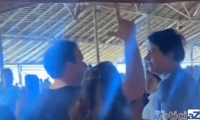 VÍDEO - Rodrigo Maia enfrenta manifestação com gesto "L"