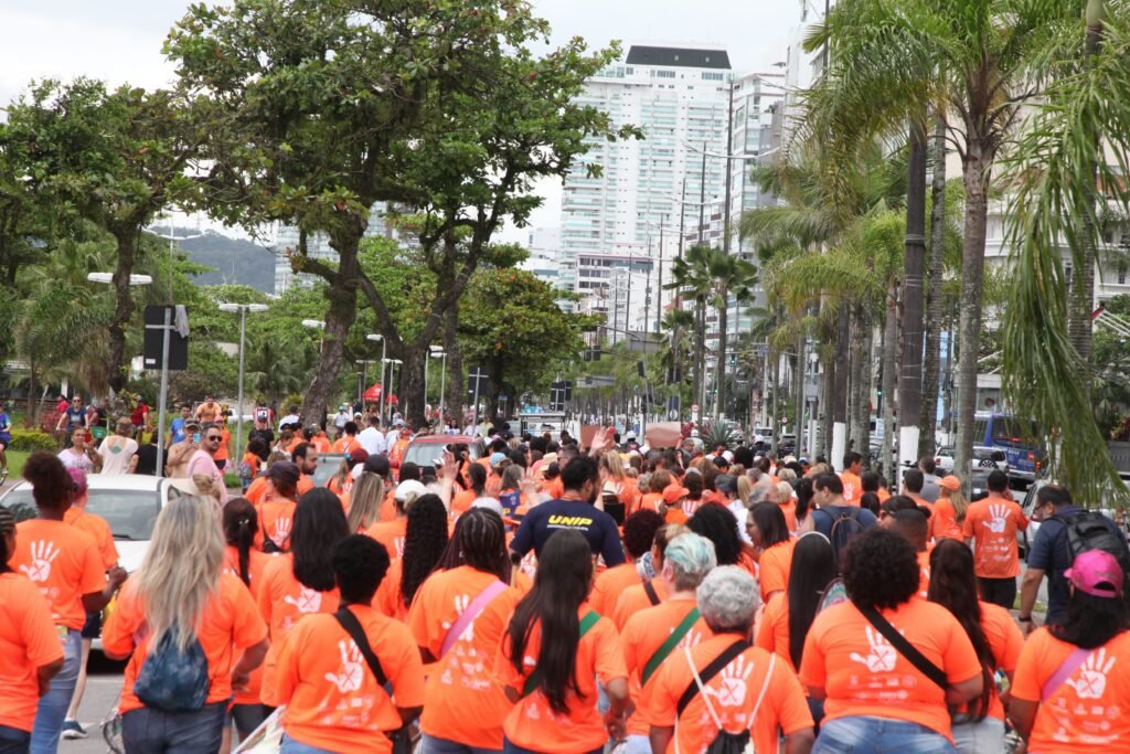 antes da largada, alunos do curso de Fisioterapia da Unip realizaram atendimento de aferição de pressão, orientação e avaliação postural