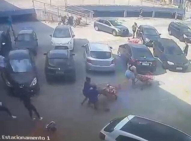 VÍDEO - Mais um atacadista sofre arrastão, agora em Santos