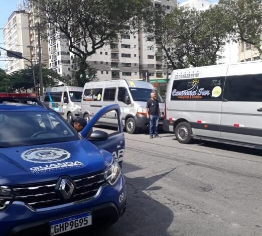 Três vans são multadas em Santos com base na lei do turismo de um dia