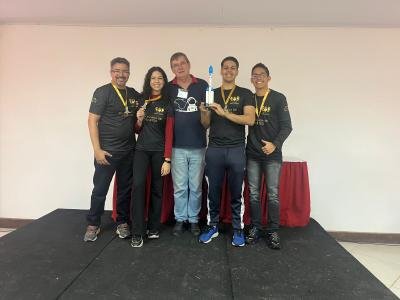 VÍDEO - Estudantes de Santos garantem ouro em olimpíada de foguetes