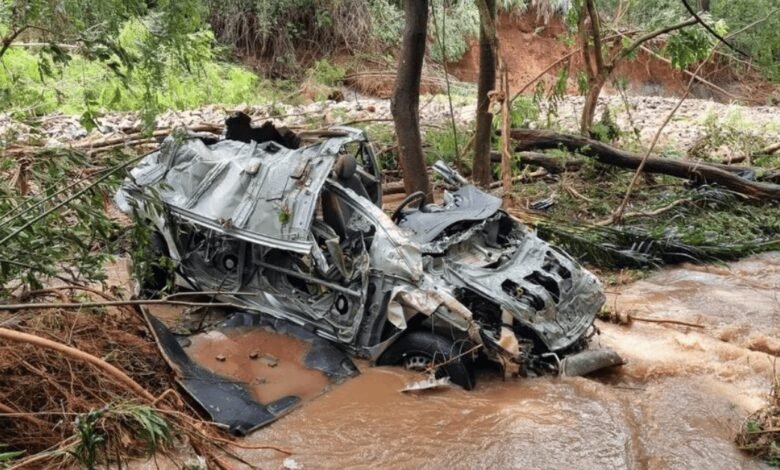 Seis pessoas da mesma família morrem após cratera ‘engolir’ carro
