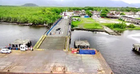 Problema técnico interdita travessia de balsas entre Guarujá e Bertioga