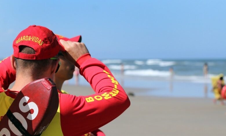 Baixada Santista e Vale do Ribeira terão reforço de guarda-vidas durante o verão