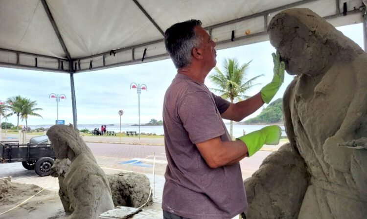 Presépio de areia é inaugurado na orla de Itanhaém