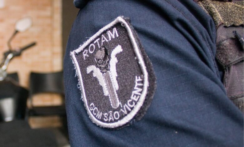 GCM de São Vicente recupera pertences furtados em automóvel e devolve a turista