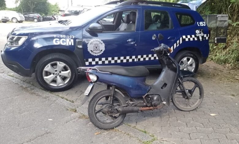 GCM de São Vicente recupera motocicleta furtada após flagrar atitude suspeita