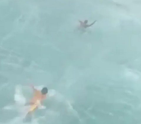 Banhista é resgatado de afogamento em Ubatuba