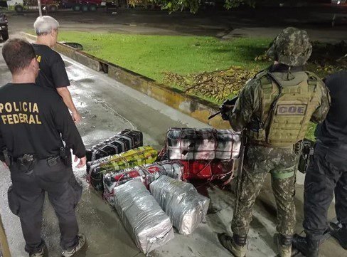 Cerca de 300 Kg de drogas são encontrados dentro de navio em São Sebastião