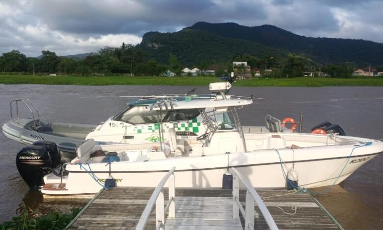 Polícia Ambiental flagra pesca em unidade de conservação em Santos