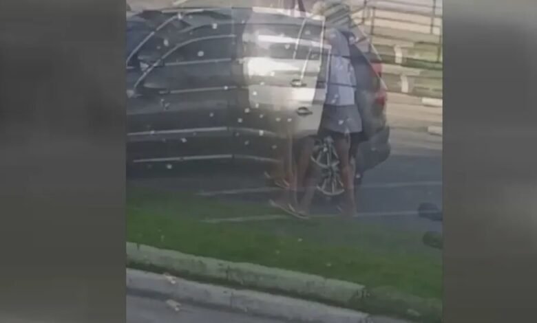 Casal tem carro e objetos pessoais roubados na orla da praia de Guarujá